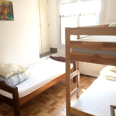 De 3 Chambres Avec Vue Sur La Mer Jardin Clos Et Wifi A Raphael A 1 Km De La Plage Appartement *