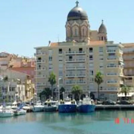 De 3 Chambres Avec Vue Sur La Mer Jardin Clos Et Wifi A Raphael A 1 Km De La Plage Appartement