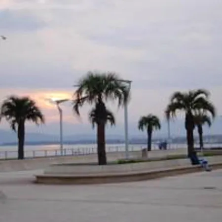 De 3 Chambres Avec Vue Sur La Mer Jardin Clos Et Wifi A Raphael A 1 Km De La Plage Appartement *